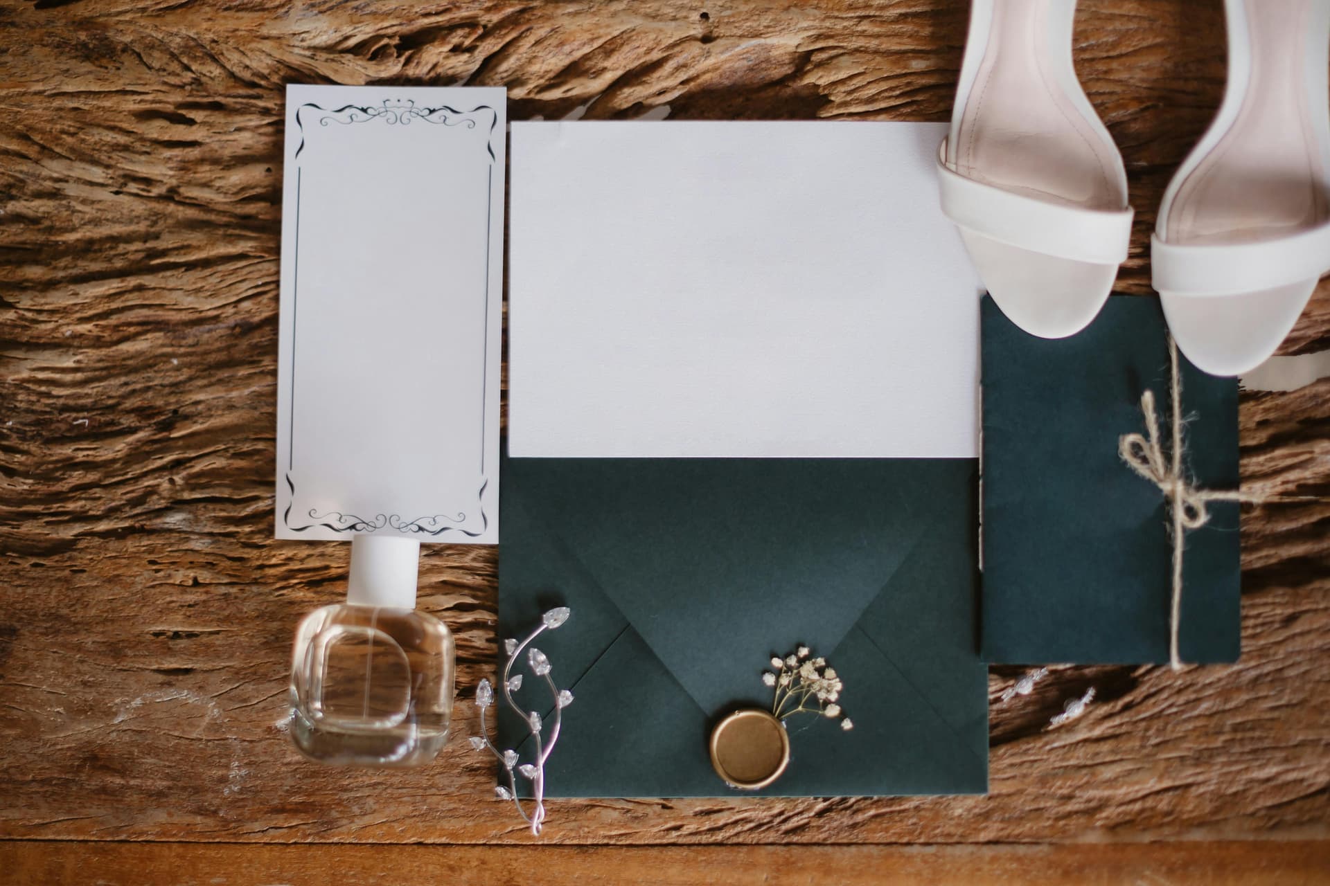 Evite vs Paperless Post vs Invyt: Which One Doesn't Need a Guest List?